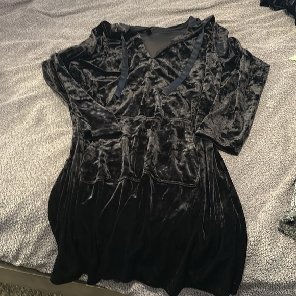 Torrid sleep night gown with hoodie. Size 1x. Black velour. NWOT - Picture 3 of 3
